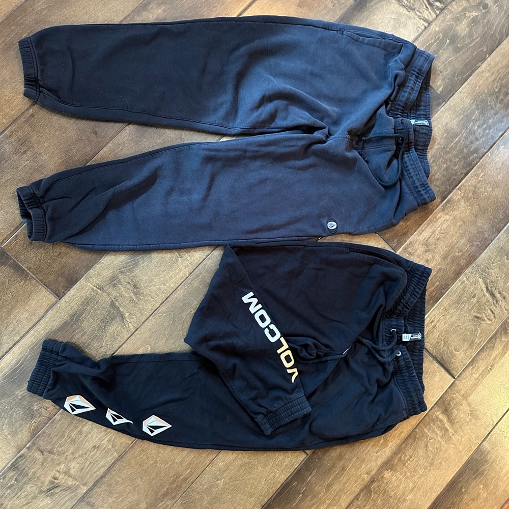 2 men’s blue Volcom drawstring sweatpants size M